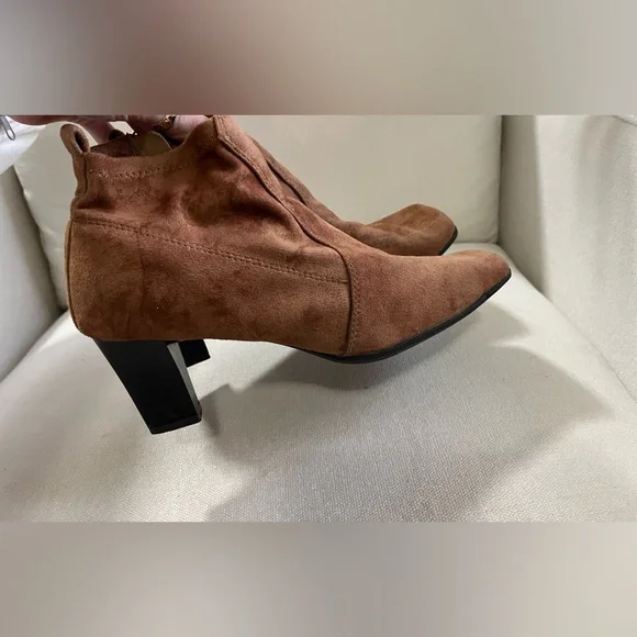 VTG Predictions Y2K Brown Suede Square Toe Kitten Heel Ankle Boot Booties 8.5 - Picture 2 of 4
